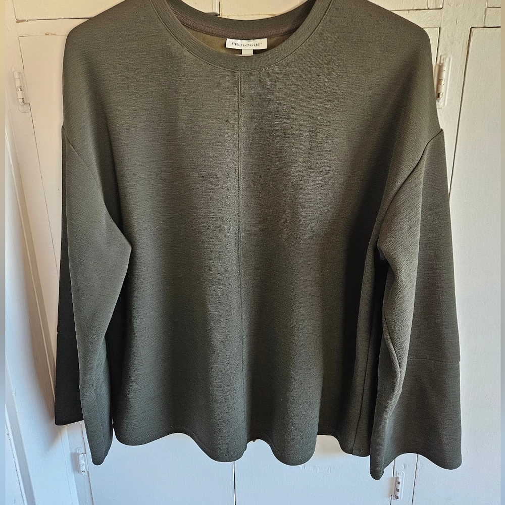 Prologue long sleeved army green Size L
